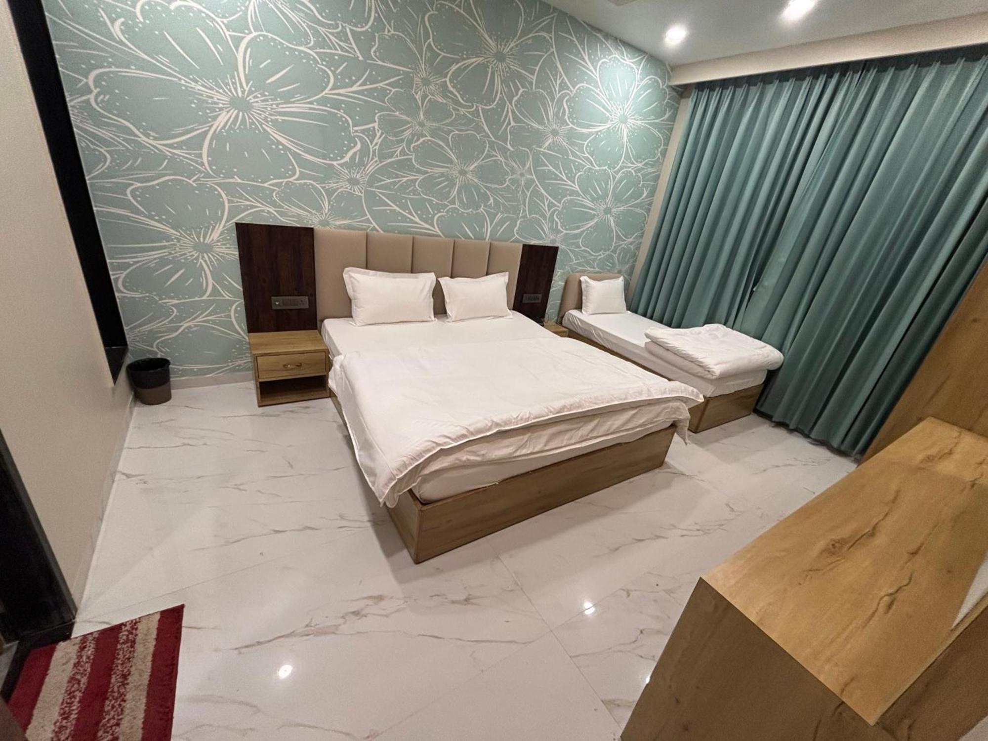 Hotel Heera Palace Khatu Bagian luar foto