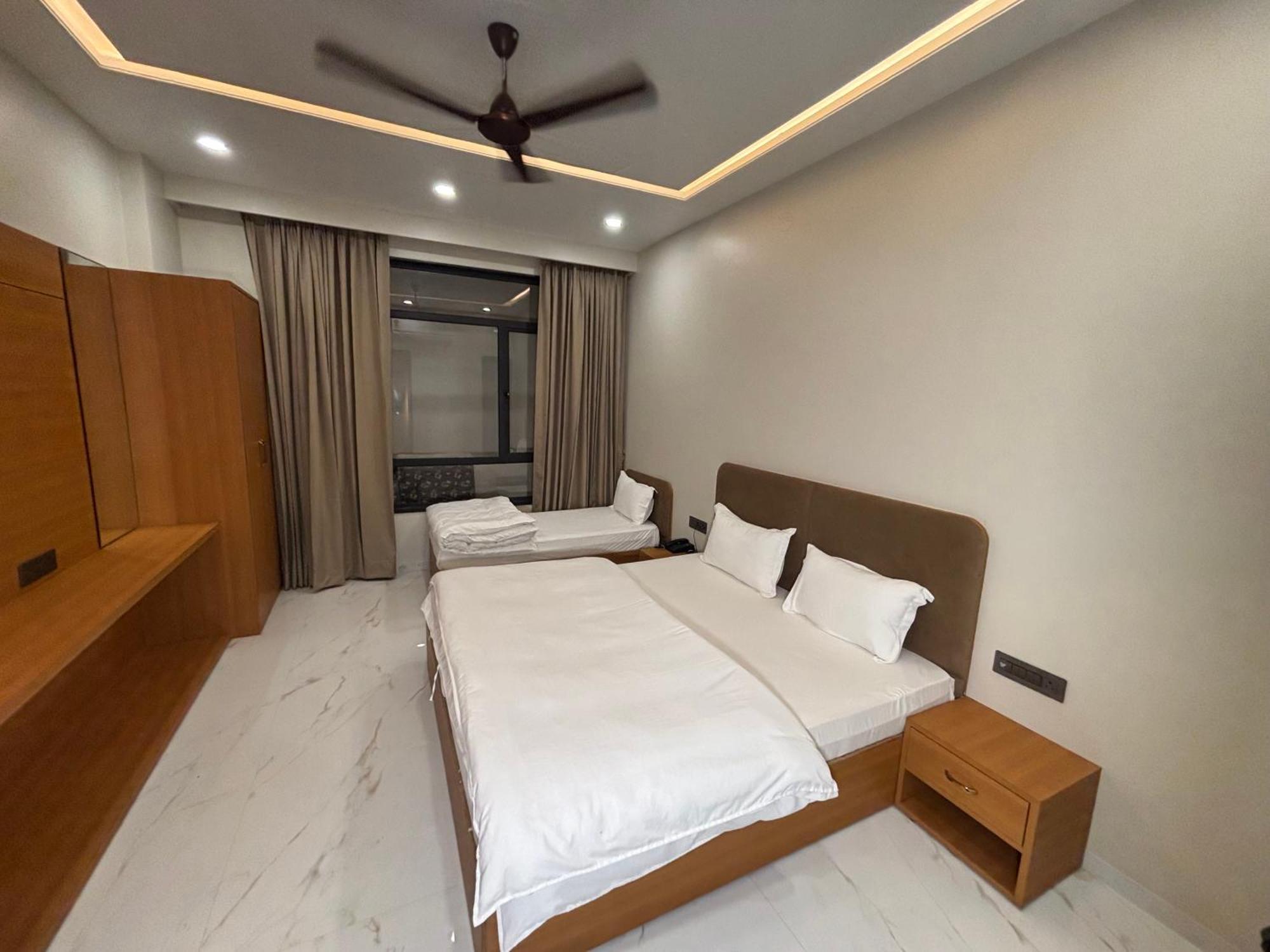 Hotel Heera Palace Khatu Bagian luar foto